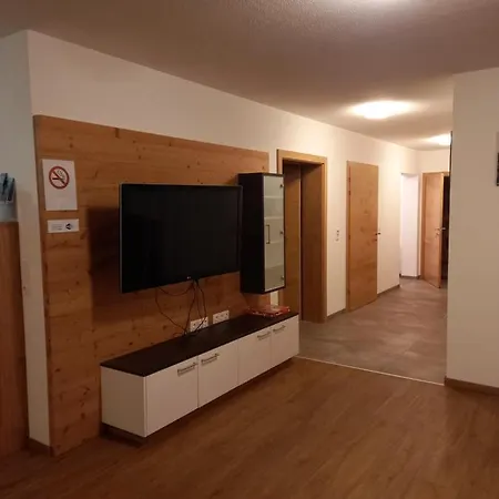 Apartment Grosszuegiges Georg Mayrhofen Barrierefrei Hollenzen