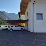 Grosszuegiges Georg Mayrhofen Barrierefrei Apartment Hollenzen